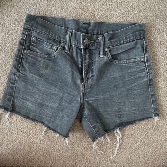 Levi’s Frayed Hem Denim Shorts - Picture 1 of 4